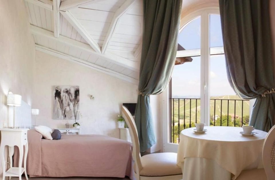 Bed, View (from property/room), Photo of the whole room, Bedroom