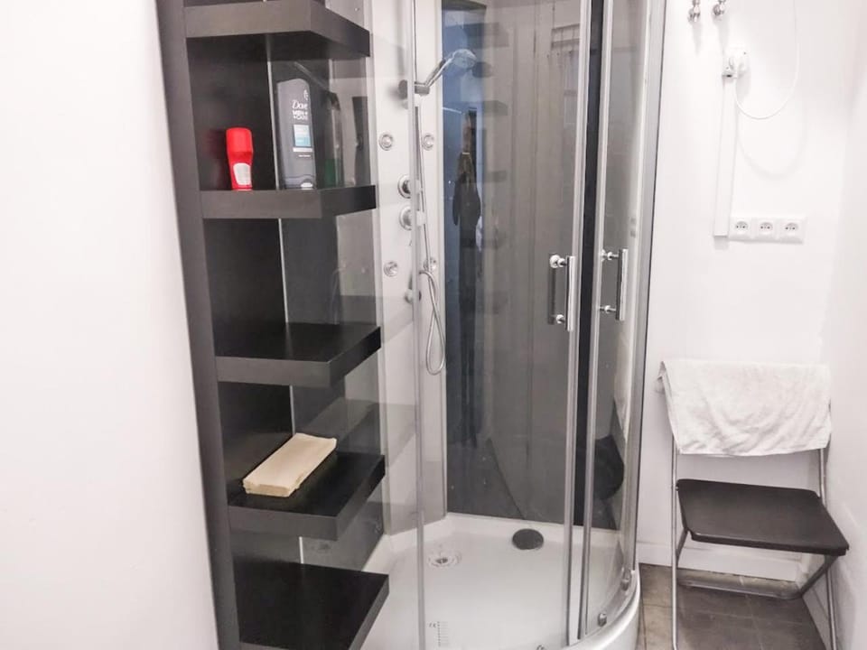 Shower, Bathroom, towels