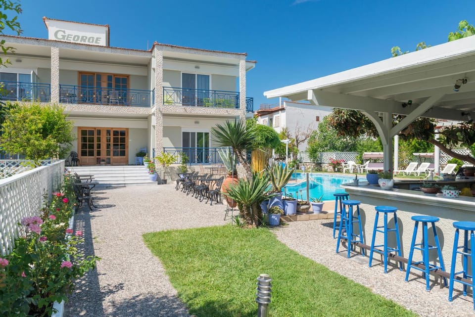 Facade/entrance, Garden, Lounge or bar, Swimming pool, Swimming pool