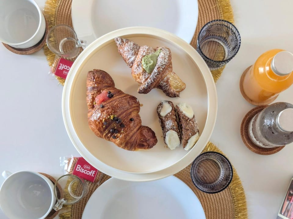 Food and drinks, Breakfast, Continental breakfast, Drinks