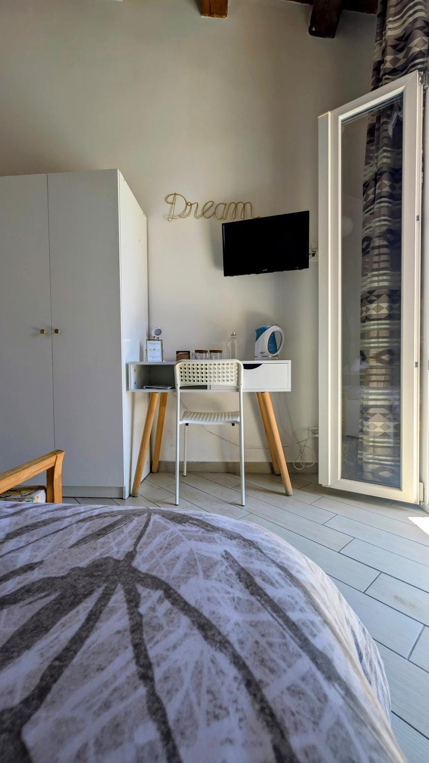 TV and multimedia, Photo of the whole room, Evening entertainment, Bedroom, wardrobe