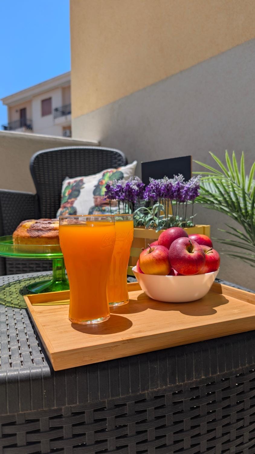 Balcony/Terrace, Food and drinks, Drinks