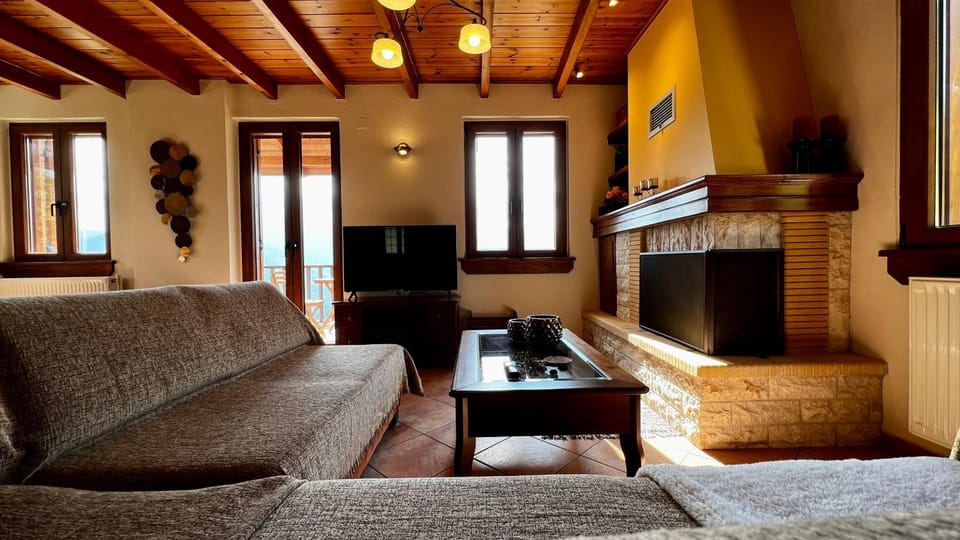 Communal lounge/ TV room, TV and multimedia, Living room, Seating area, flat iron