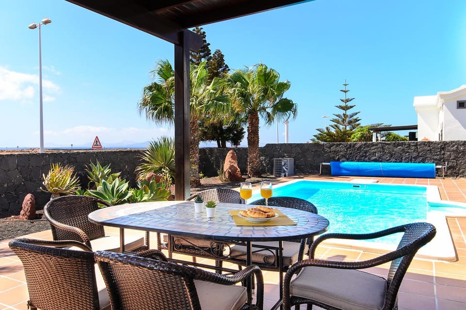 Off site, Garden, Balcony/Terrace, Swimming pool, Swimming pool