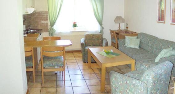 Day, Seating area
