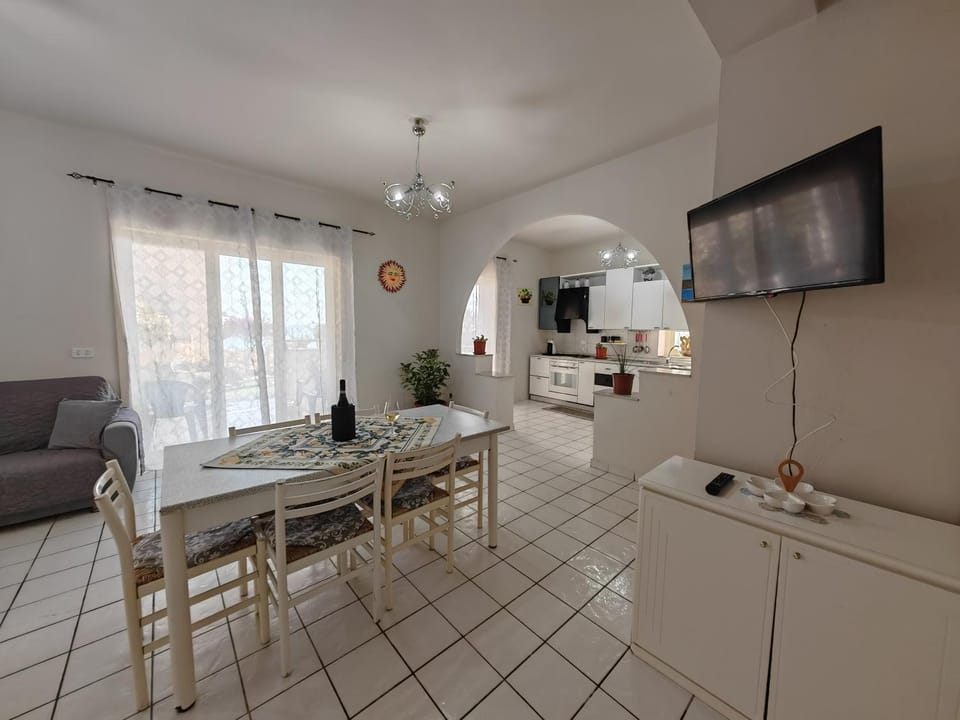 TV and multimedia, Kitchen or kitchenette, Living room, Seating area, Dining area, minibar, pet friendly