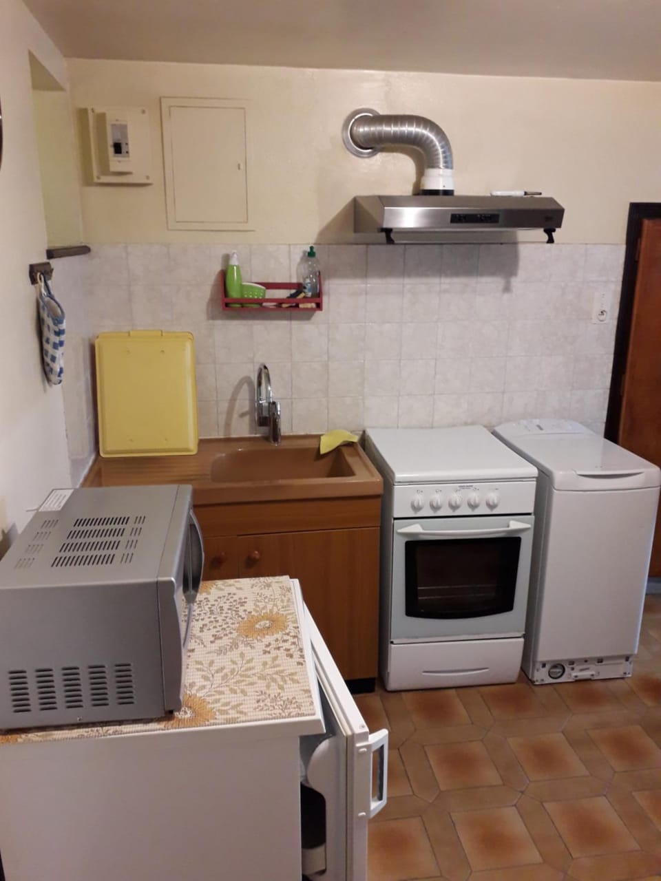 Kitchen or kitchenette