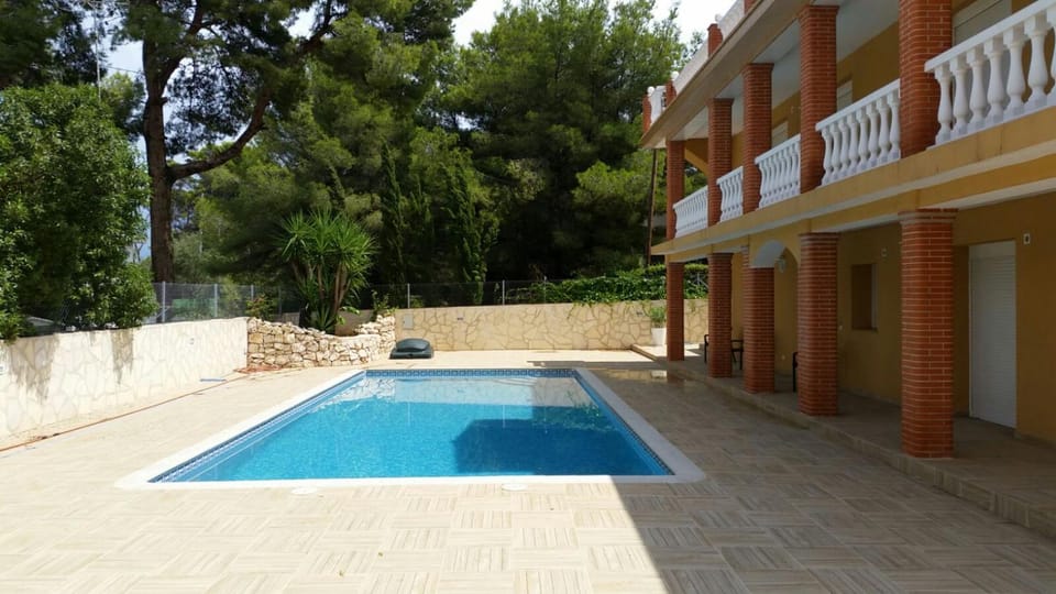 Swimming pool, Swimming pool