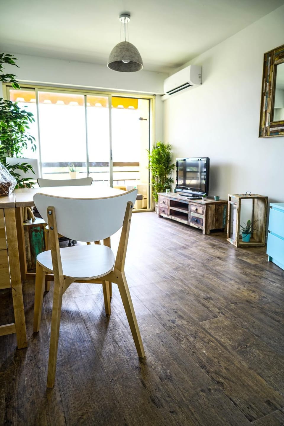 Living room, Dining area