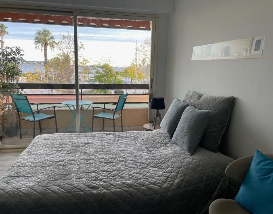 Bed, View (from property/room), Balcony/Terrace, Photo of the whole room, Bedroom