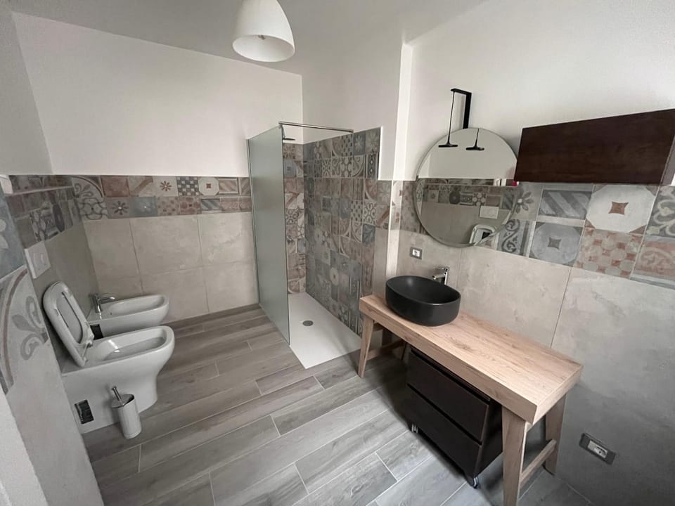 Shower, Toilet, Bathroom, Bath, towels