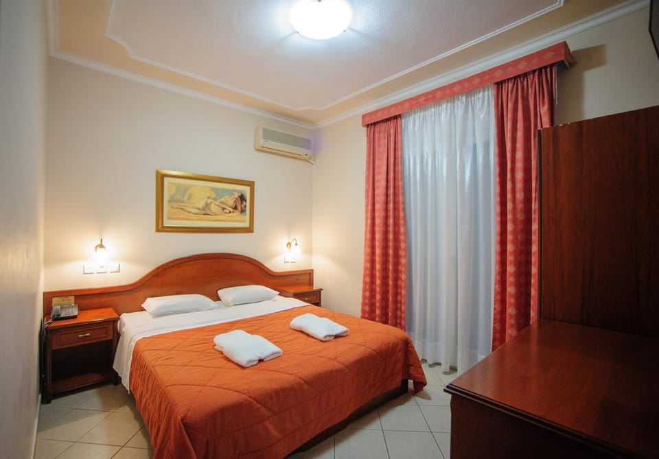 Bed, Bedroom, towels, air conditioner