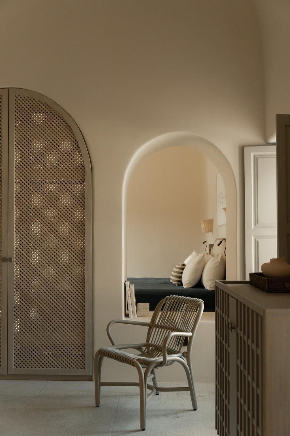 Bed, Living room, wardrobe