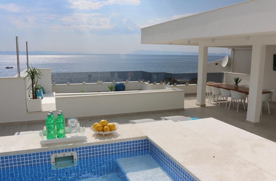 Patio, BBQ facilities, Balcony/Terrace, Lounge or bar, Pool view, Sea view, Swimming pool