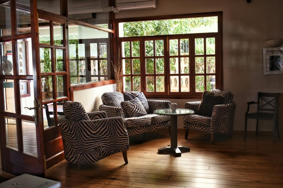 Communal lounge/ TV room, Library, Lounge or bar