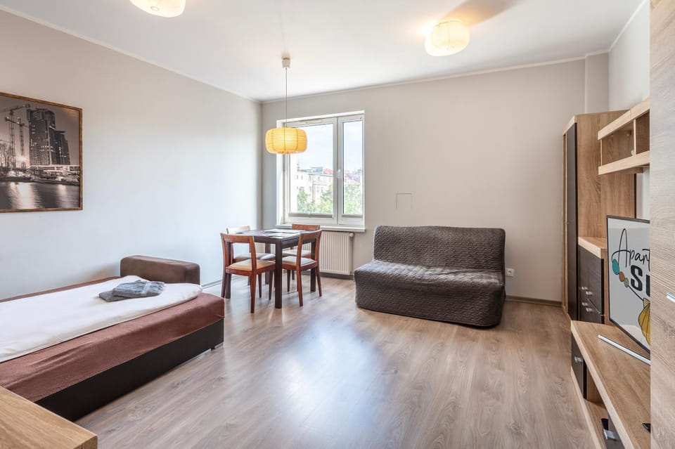 Bed, TV and multimedia, Living room, Photo of the whole room, Seating area, Bedroom