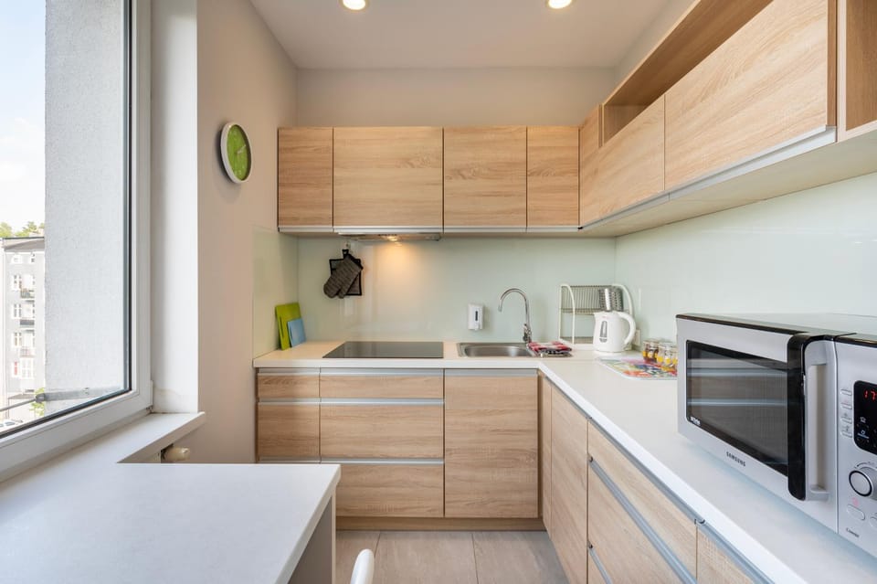 Coffee/tea facilities, Kitchen or kitchenette, dishwasher, oven, stove