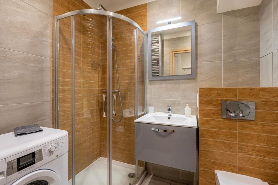 Shower, Toilet, Bathroom, washing machine, dryer