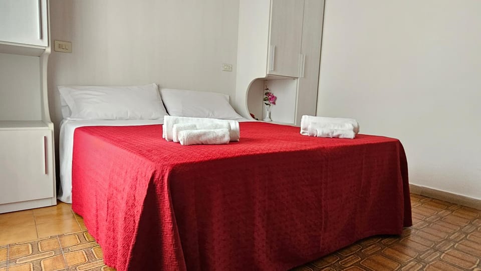 Bedroom, towels