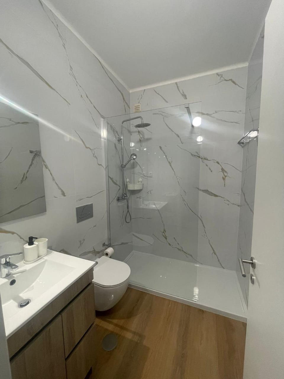 Shower, Toilet, Bathroom, towels