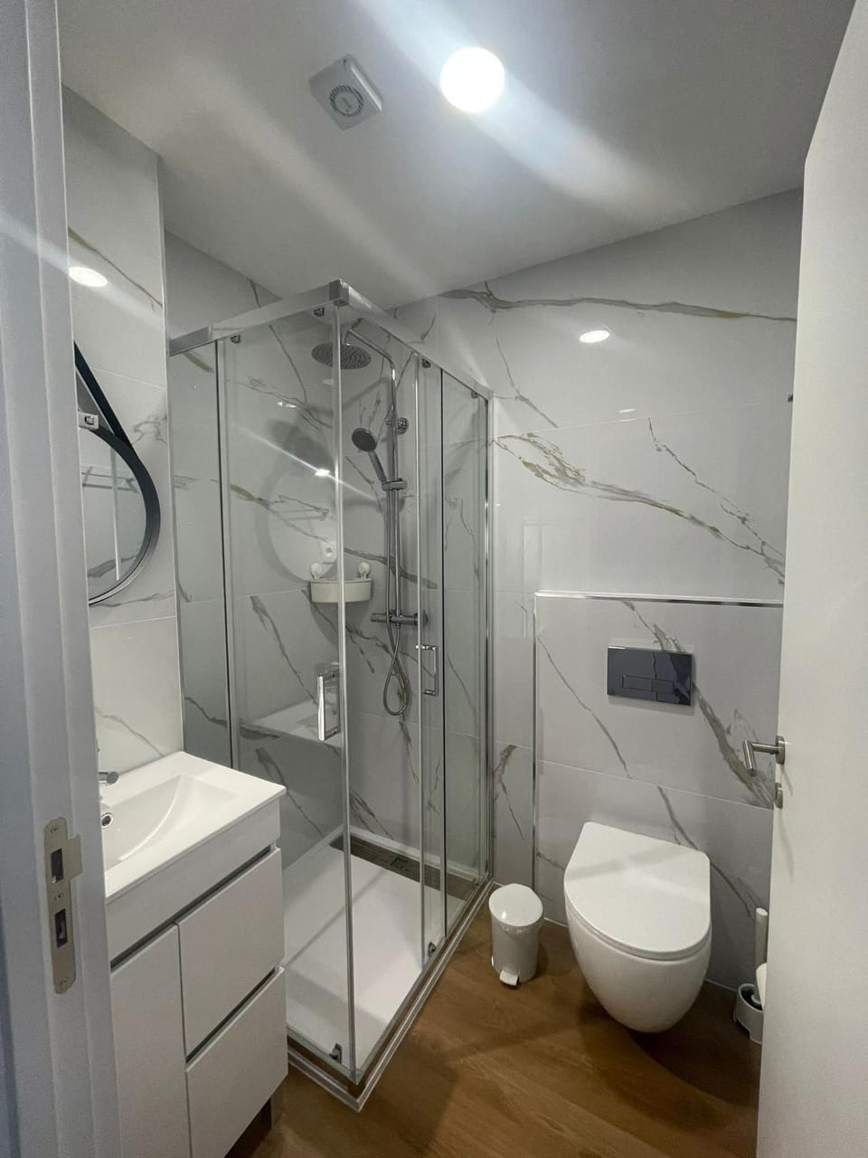 Shower, Toilet, Bathroom, towels