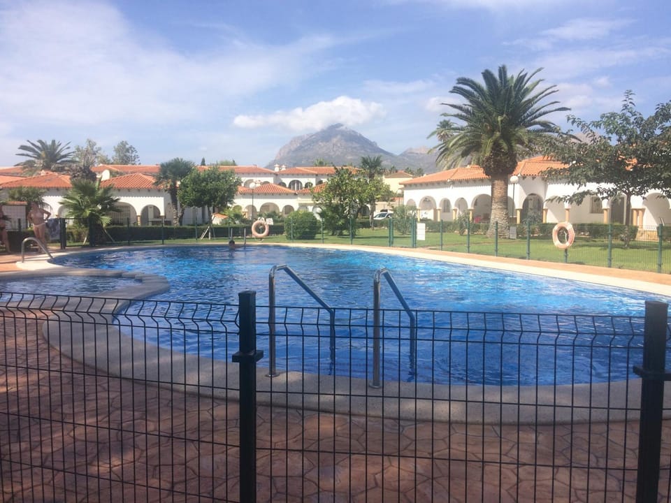 Swimming pool, Swimming pool