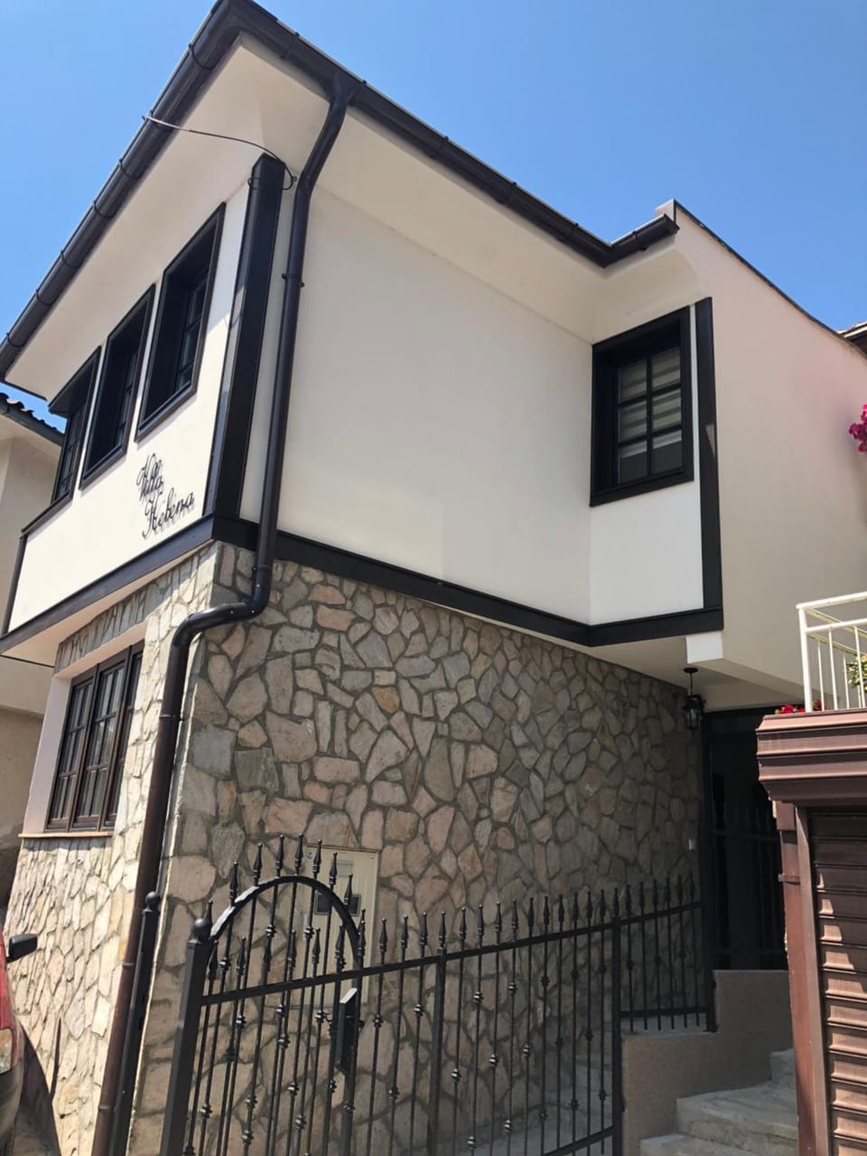 Property building, Facade/entrance, Day, Summer, On site, Street view