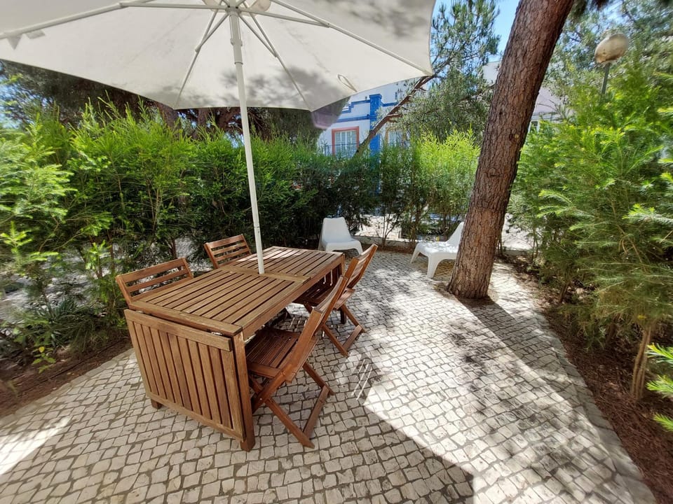 Patio, Garden, Dining area