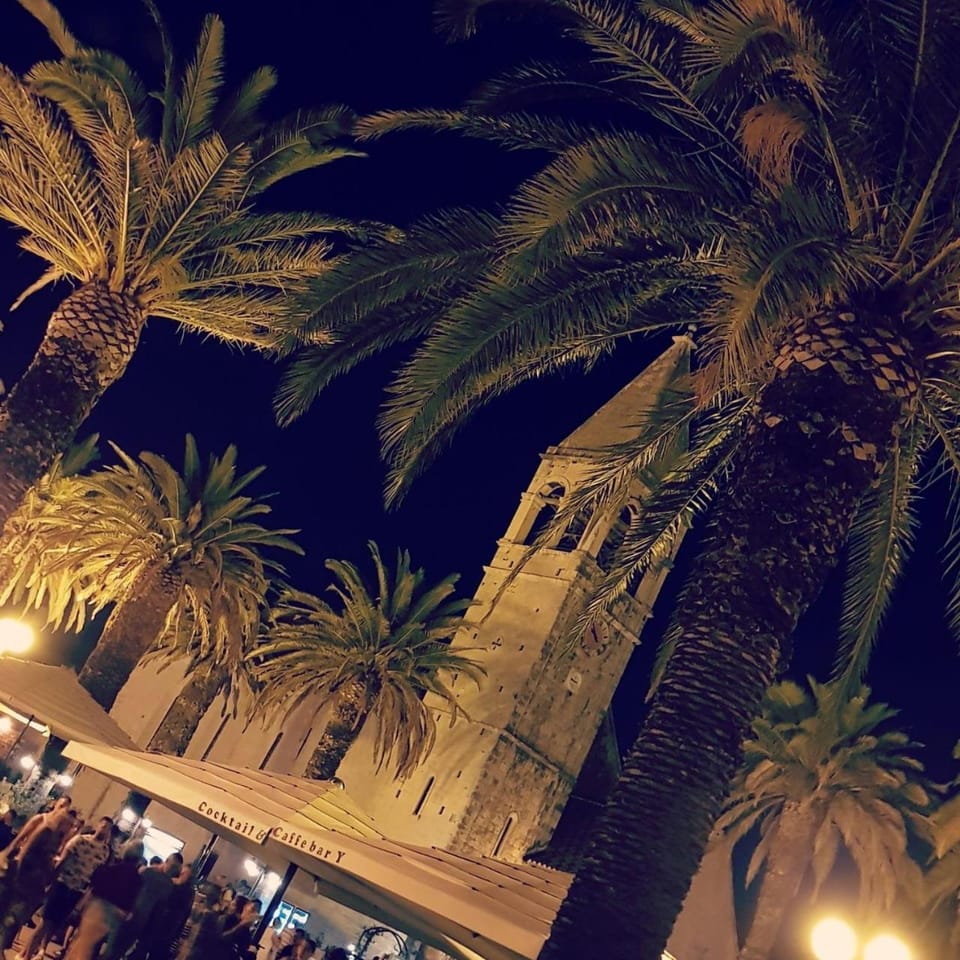 Nearby landmark, Restaurant/places to eat, Shopping Area