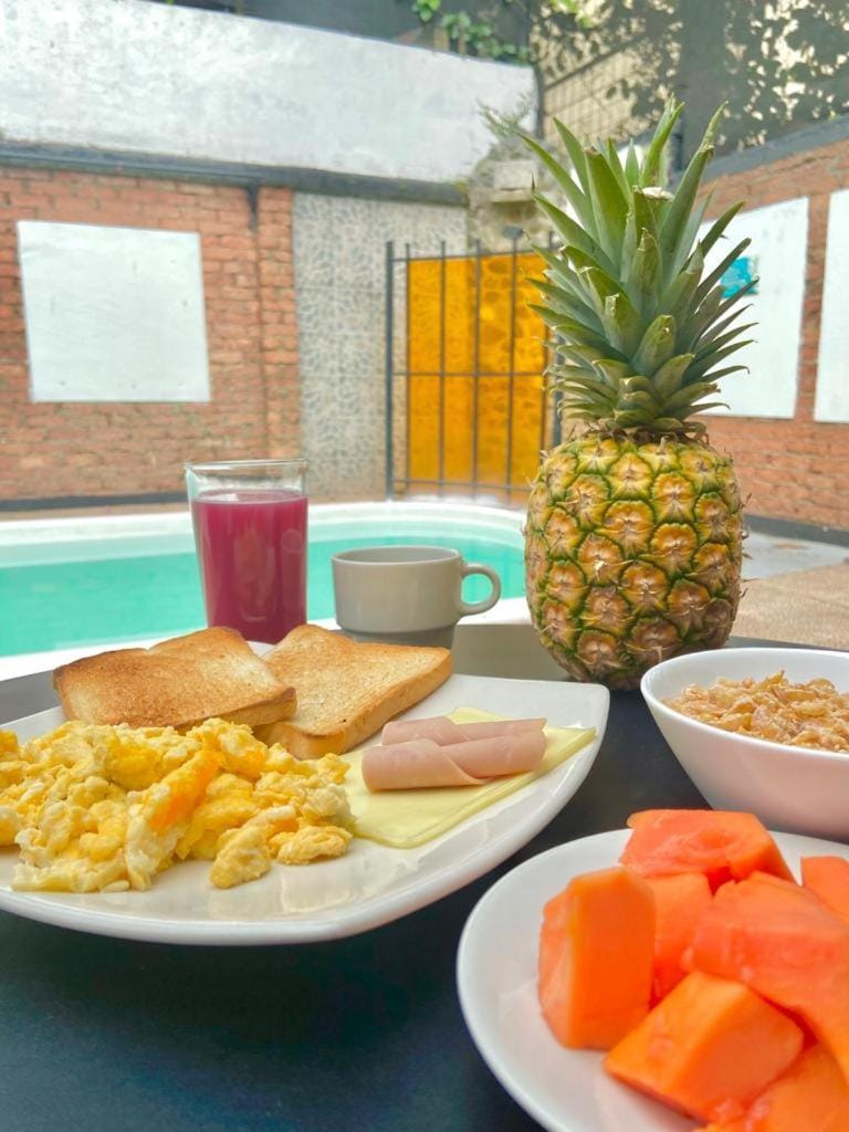 Restaurant/places to eat, Breakfast, Buffet breakfast, American breakfast