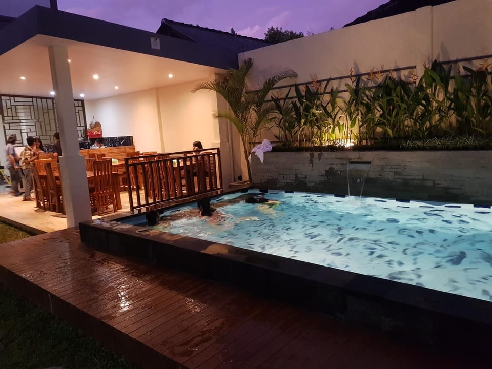 Swimming pool
