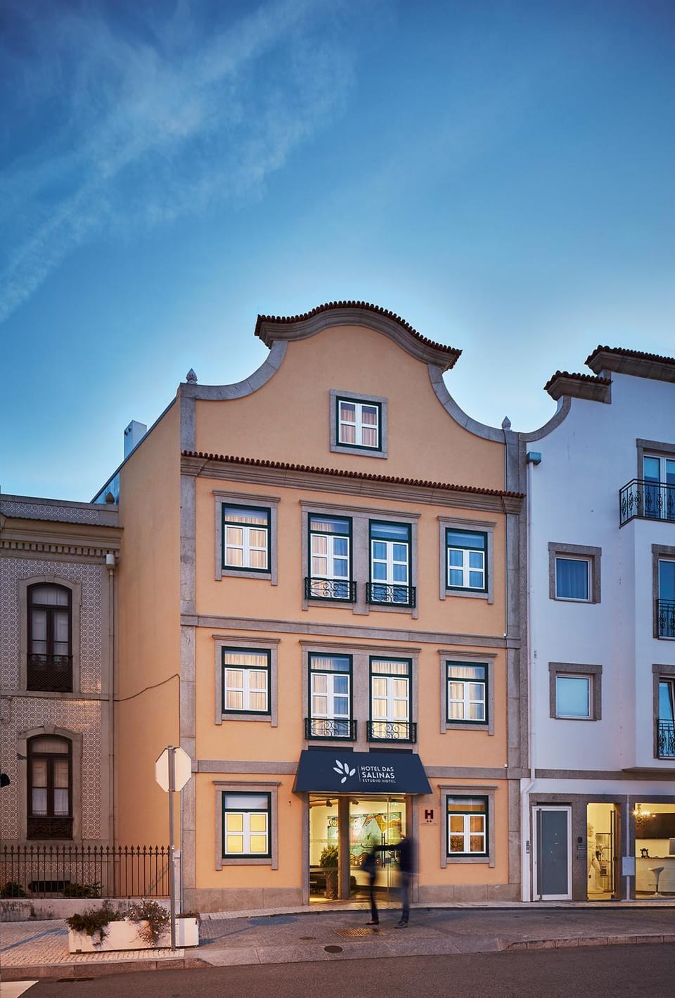Property building, Facade/entrance, Sunset, elevator