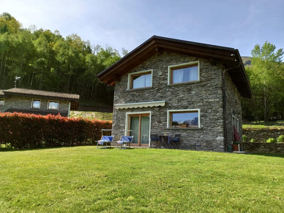 Casa il Tiglio affacciata sul lago di Como House in Colico