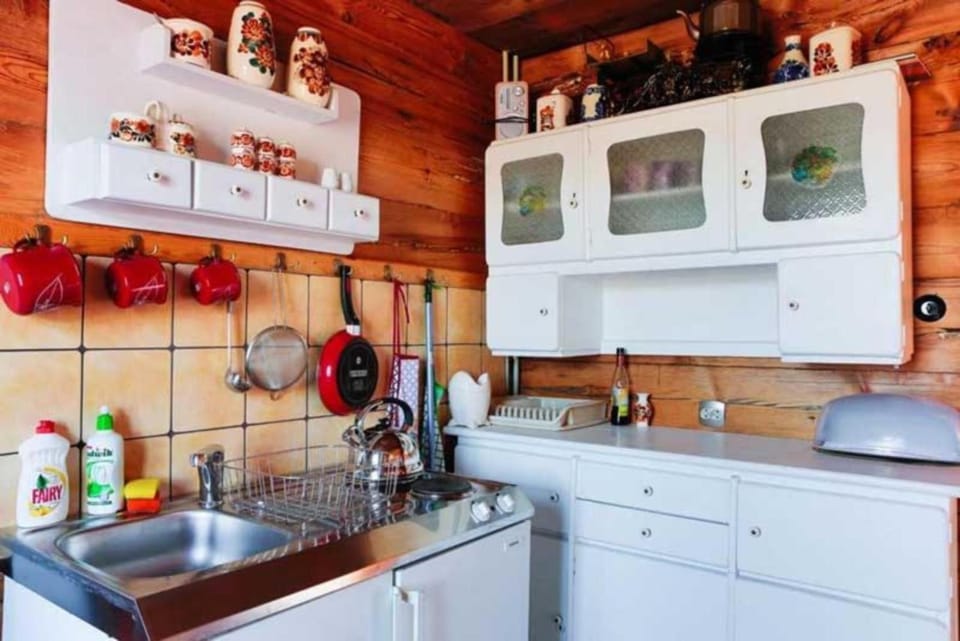 Coffee/tea facilities, microwave, oven, stove, kitchen
