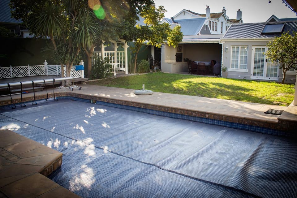 Property building, Garden, Swimming pool, Swimming pool