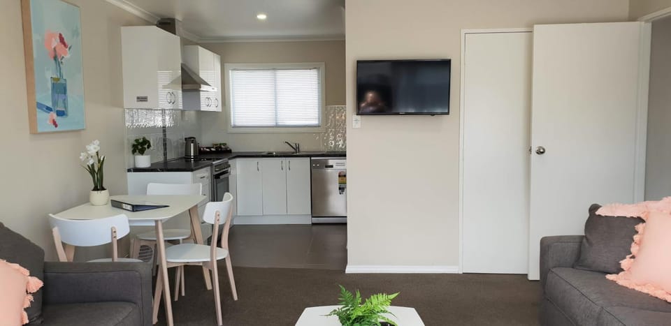 Rose Apartments Unit 3 Central Rotorua - Accommodation & Spa Apartment in Rotorua