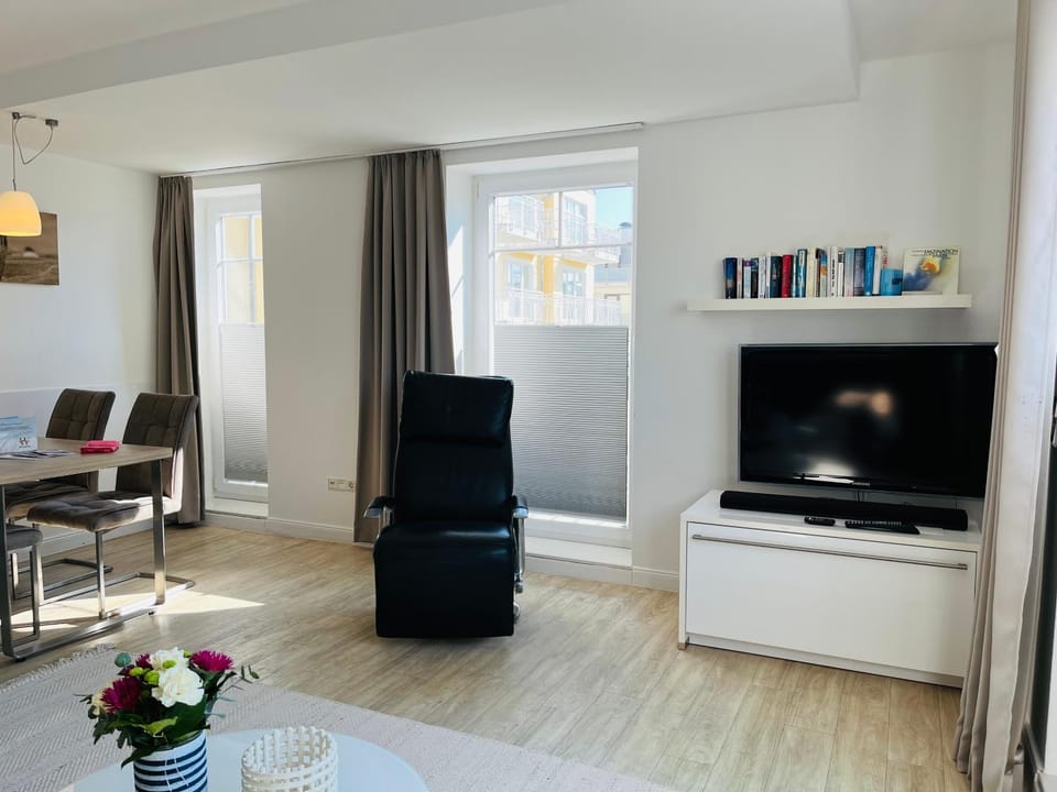 "WoogeStrand" - Traumwohnung für 4 Personen in der repräsentativen Residenz Anna See direkt am Hauptstrand. Apartment in Friesland