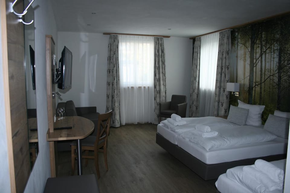 Photo of the whole room, Decorative detail