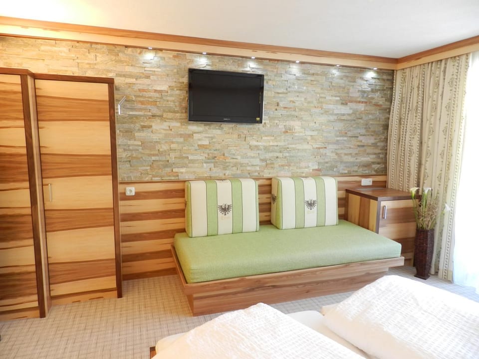 TV and multimedia, Seating area