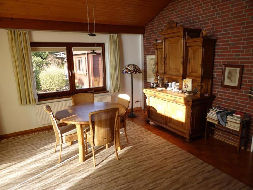 Seating area, Dining area