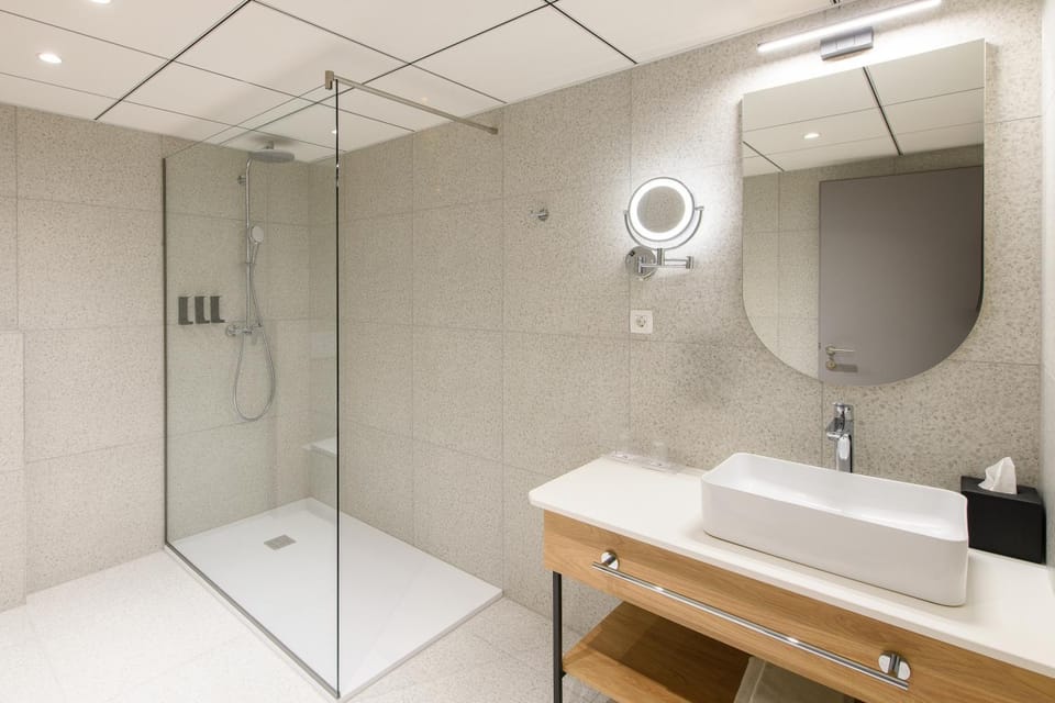 Shower, Bathroom, towels
