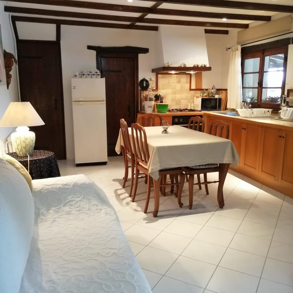 Property building, Kitchen or kitchenette, Living room