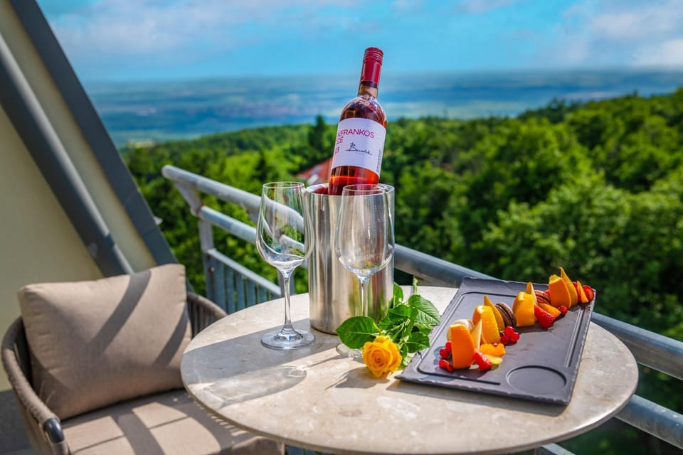 Balcony/Terrace, Food, Drinks, room service