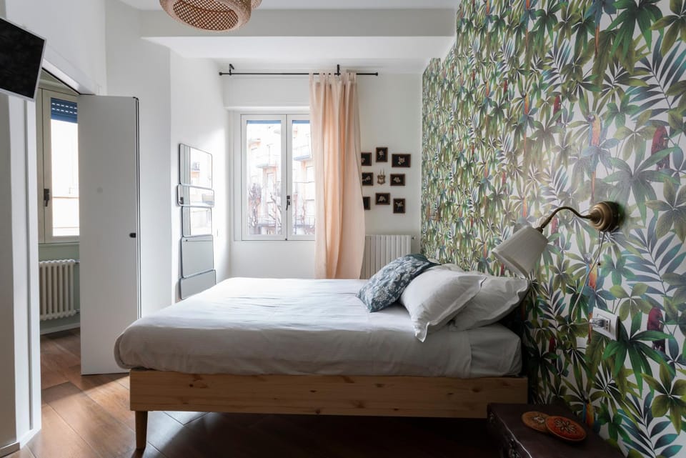 Photo of the whole room, Bedroom, air conditioner
