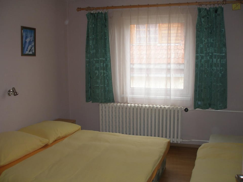 Bedroom, internet