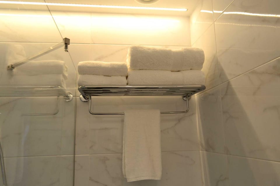 Bathroom, Decorative detail