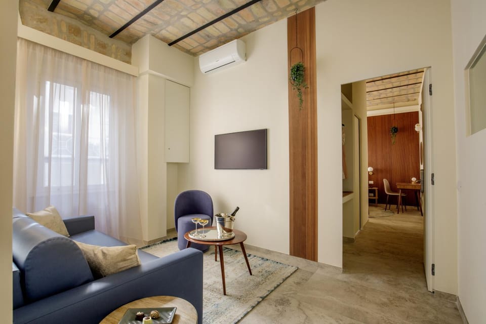 TV and multimedia, Seating area, air conditioner