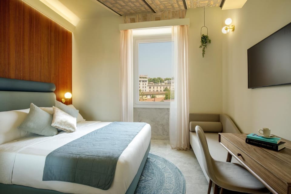 Bed, TV and multimedia, Photo of the whole room, Bedroom, City view