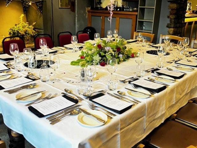 Restaurant/places to eat, Food and drinks, Banquet/Function facilities