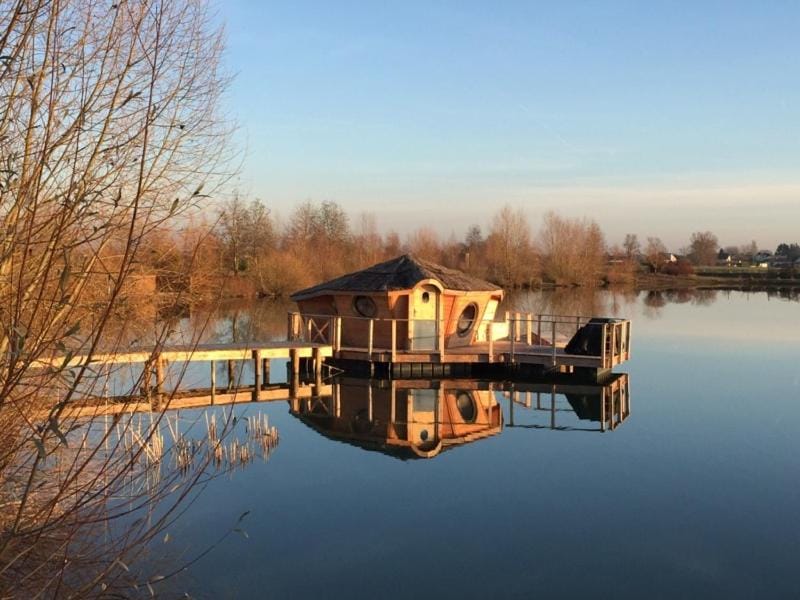 cabane flottante Millenium Chalet in Bourgogne-Franche-Comté